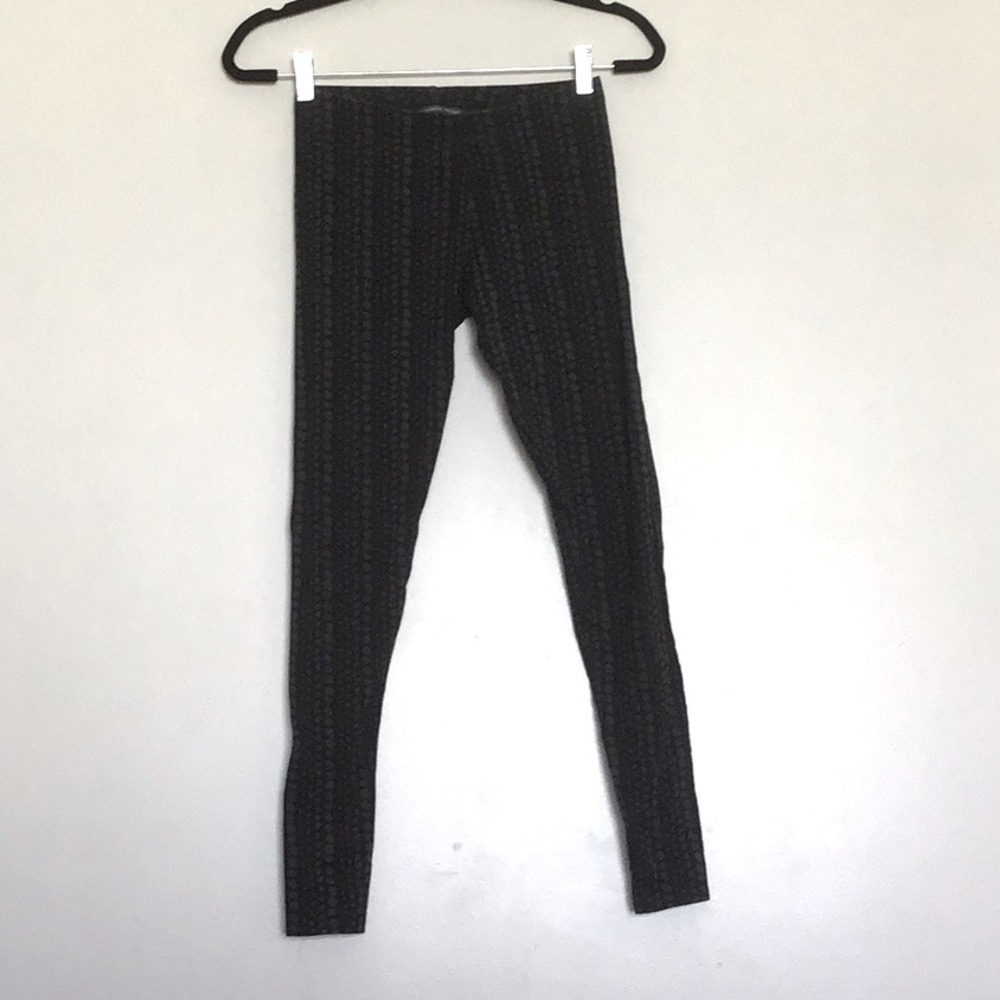 Victoria’s Secret black and gray leggings XS